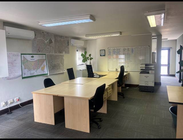 154M² OFFICE TO LET IN FOURWAYS